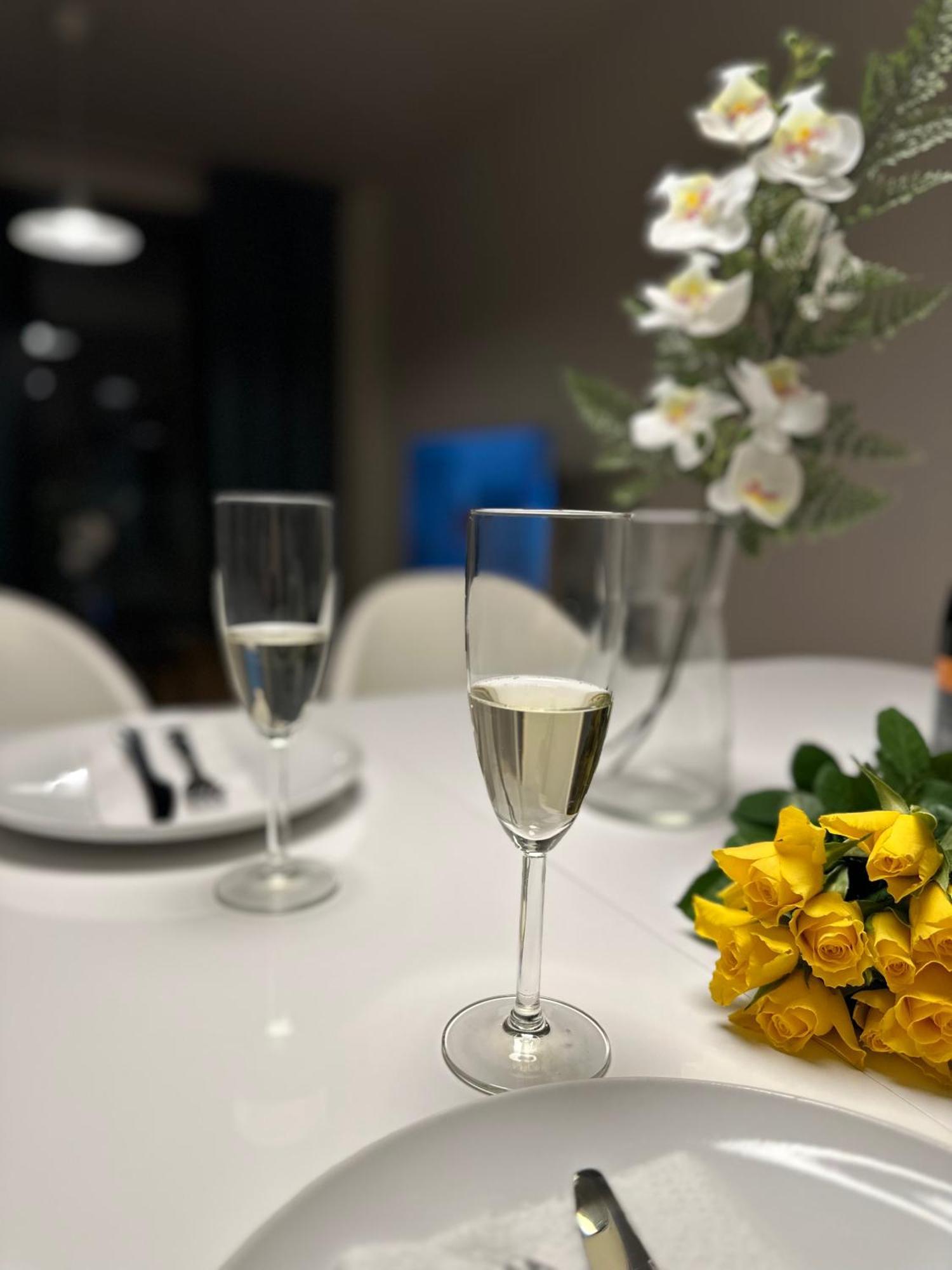 Apartment 4 Room, 2 Bath, Parking 프라하 외부 사진