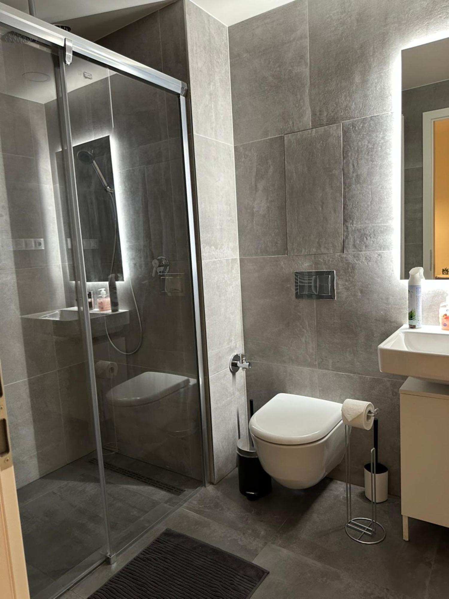 Apartment 4 Room, 2 Bath, Parking 프라하 외부 사진