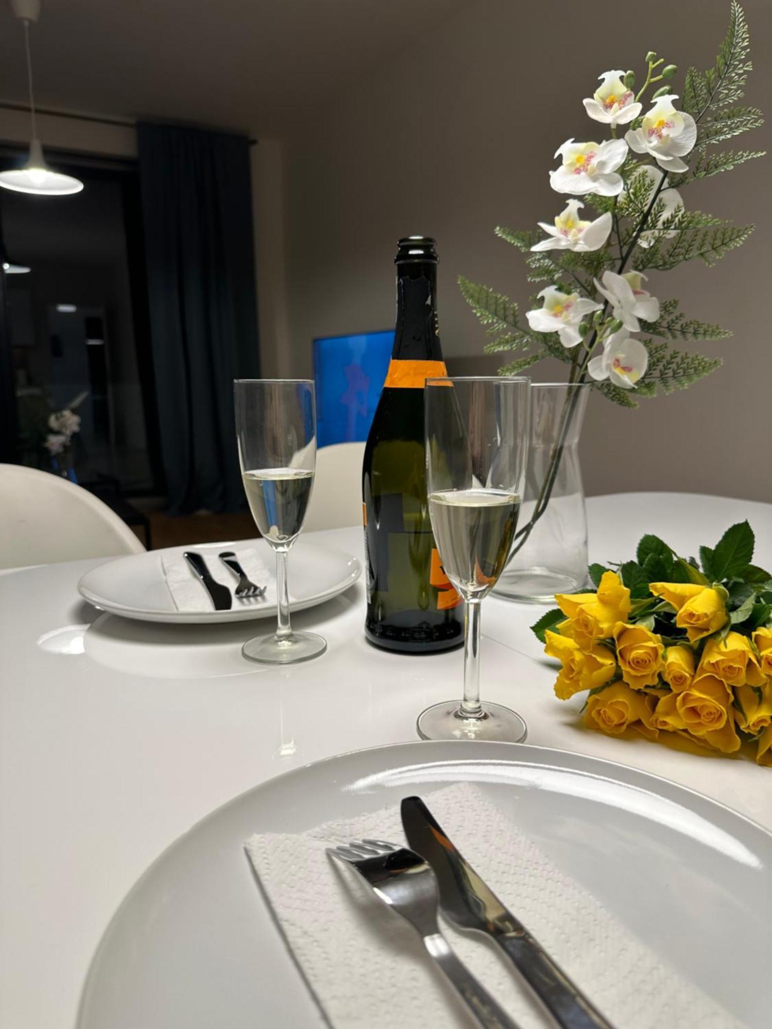 Apartment 4 Room, 2 Bath, Parking 프라하 외부 사진