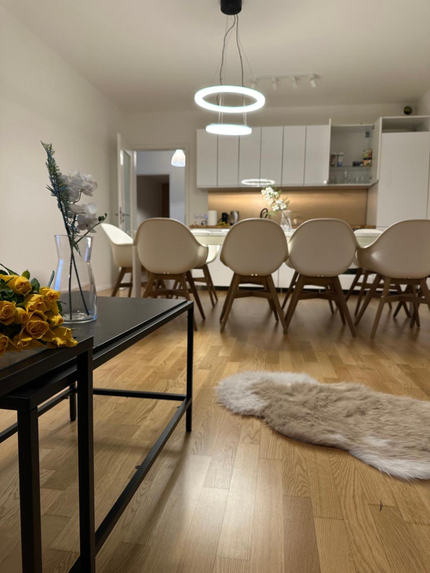 Apartment 4 Room, 2 Bath, Parking 프라하 외부 사진